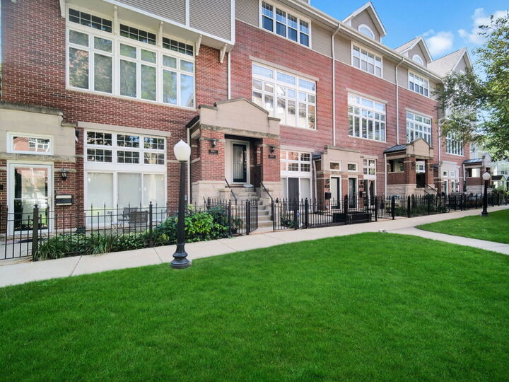 Property Photo:  4934 S Cornell Avenue G  IL 60615 