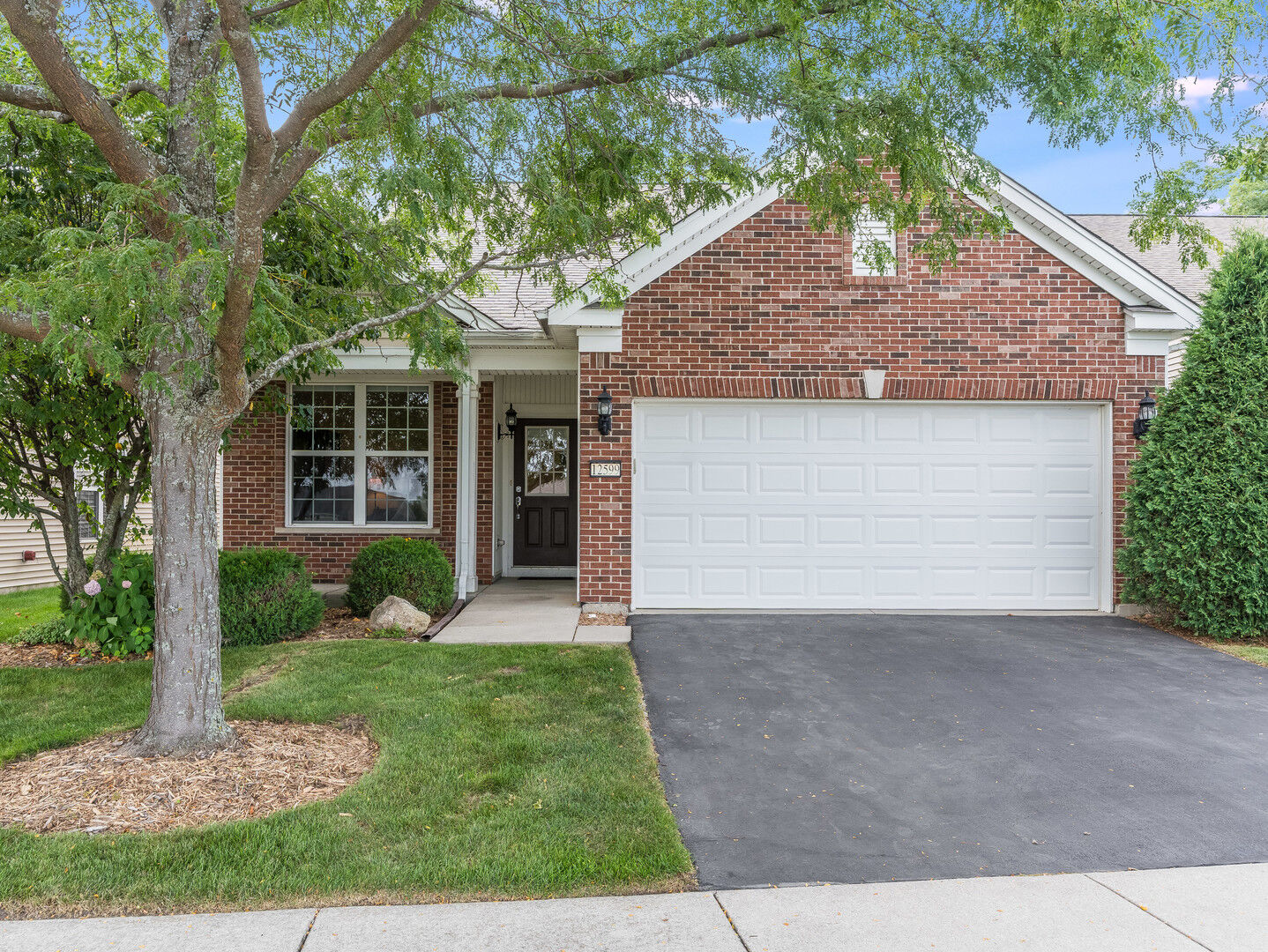 Property Photo: 12599 Meritage Court IL 60142