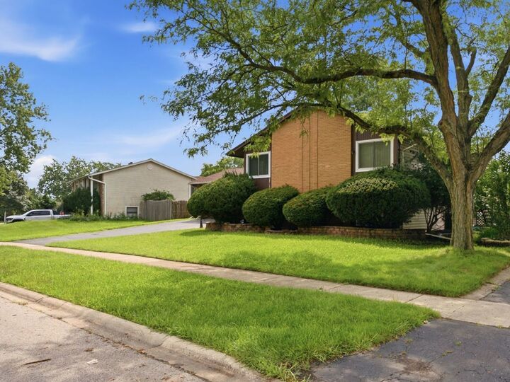 Property Photo: 607 N Ashbury Avenue IL 60440