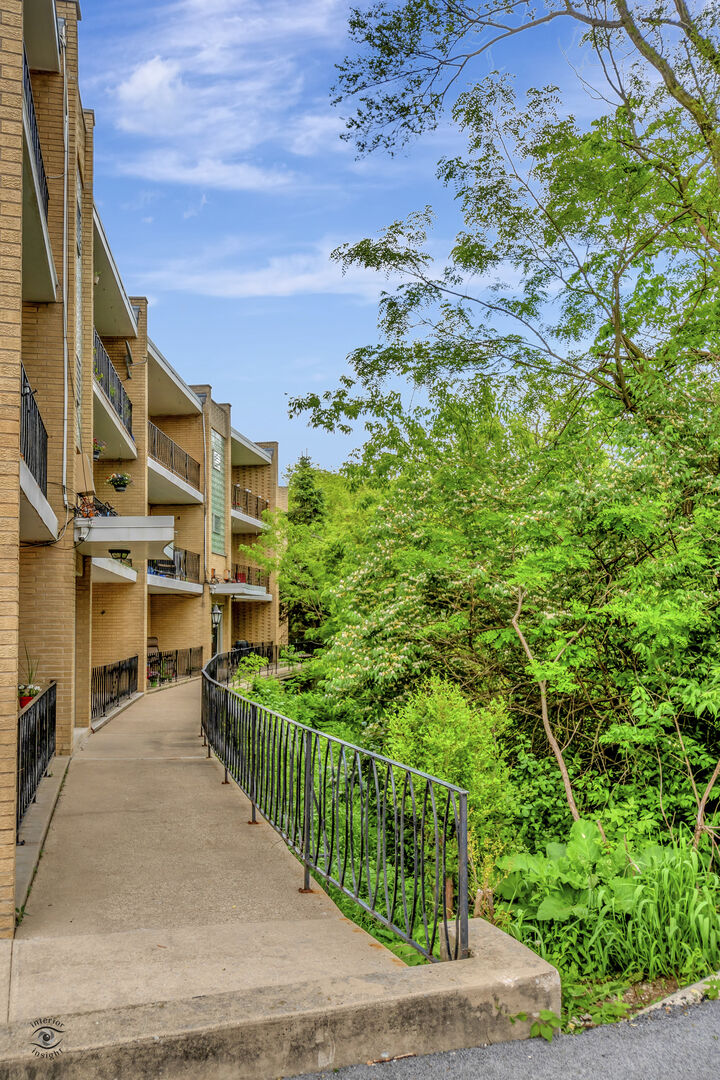 Property Photo: 8616 W 95th Place 307 IL 60457