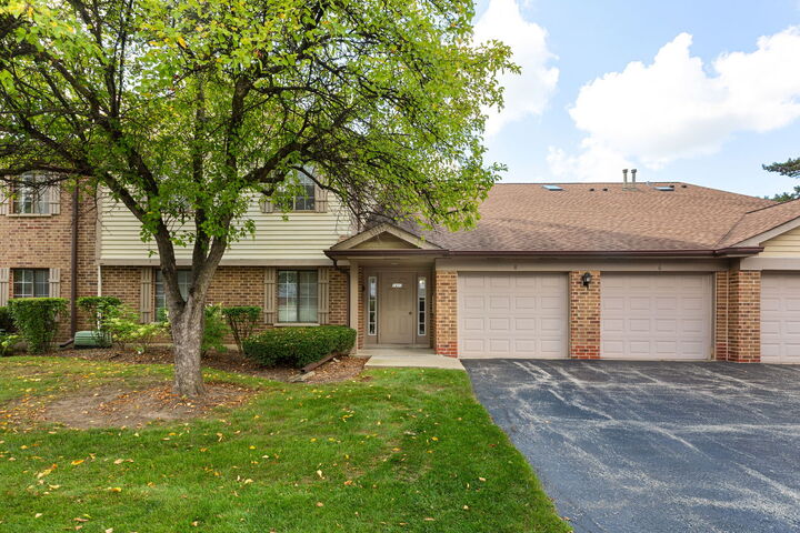 Property Photo: 1410 W Partridge Lane 6 IL 60004