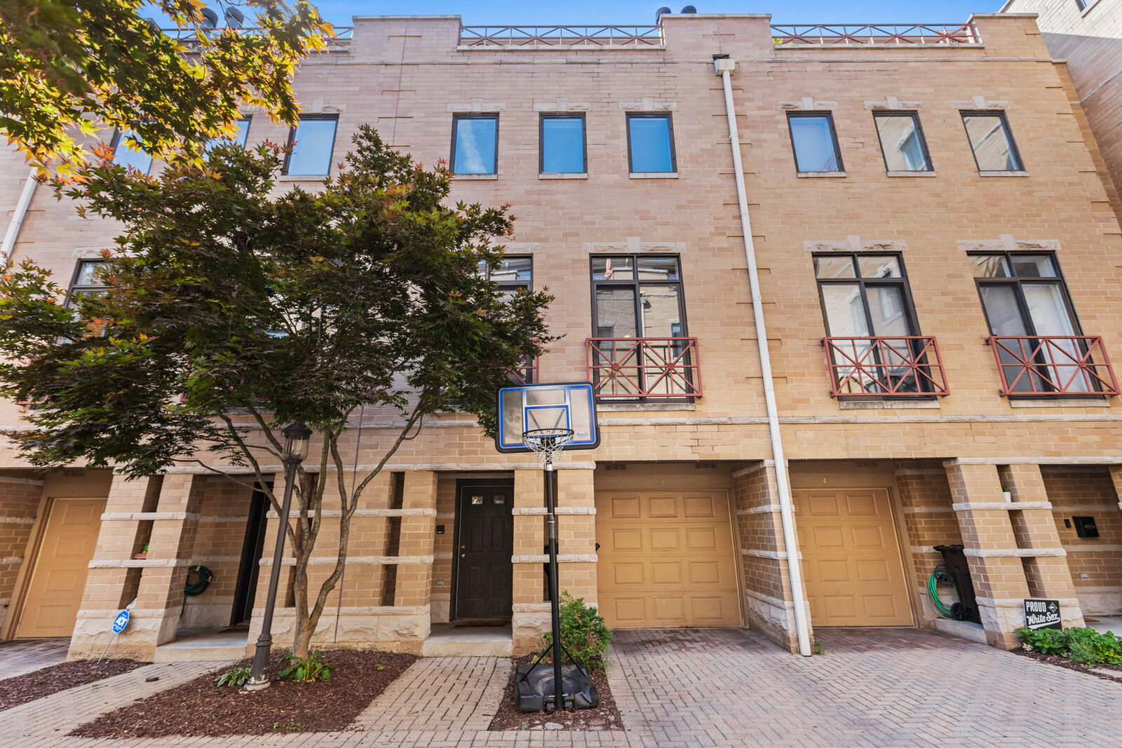 Property Photo: 1350 W Byron Street 3 IL 60613