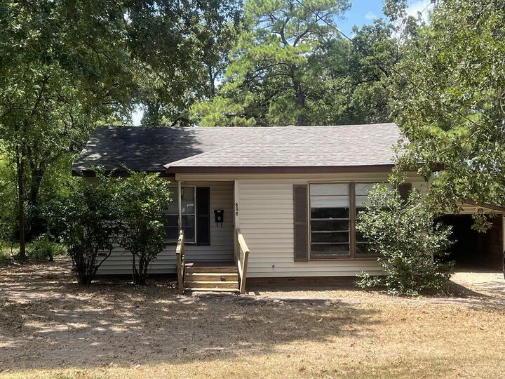 Property Photo:  606 Cordelia Street  TX 75904 
