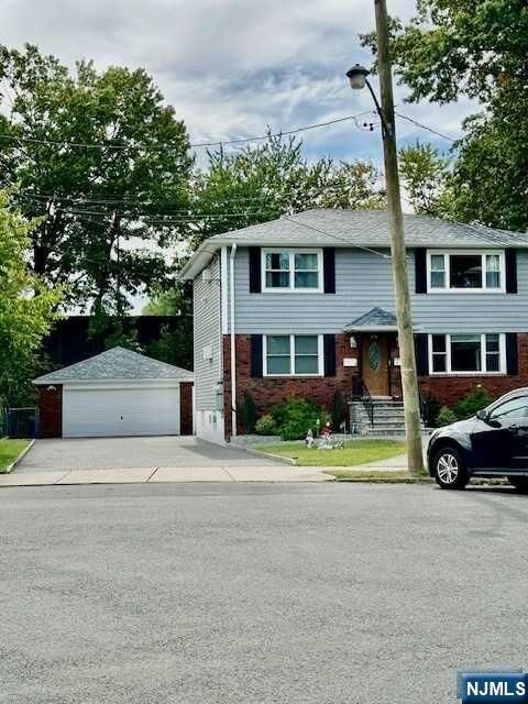 Property Photo:  134 Rochelle Parkway 2  NJ 07663 