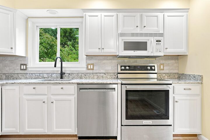 Property Photo:  36 Hampton Drive  NH 03063 