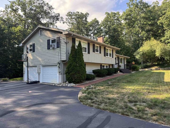 Property Photo:  6 Quincy Lane  NH 03054 