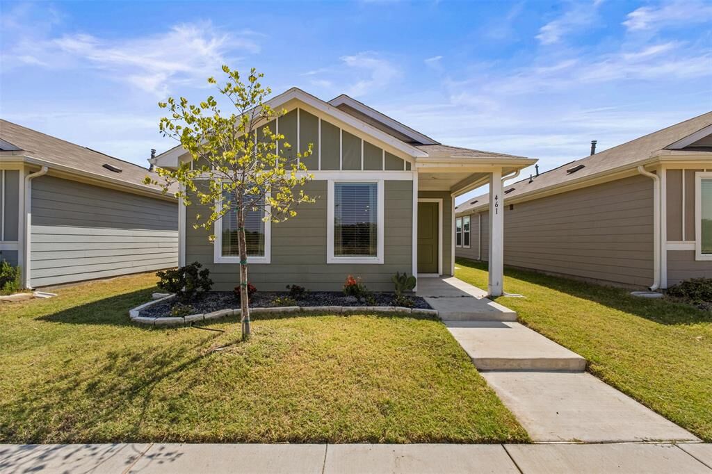 Property Photo: 461 Whistlestop Way TX 75125