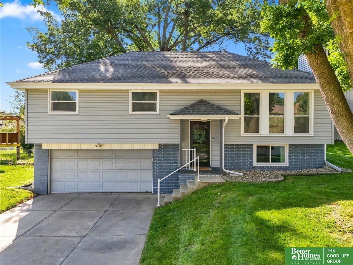 Property Photo:  2724 N 125th Circle  NE 68164 