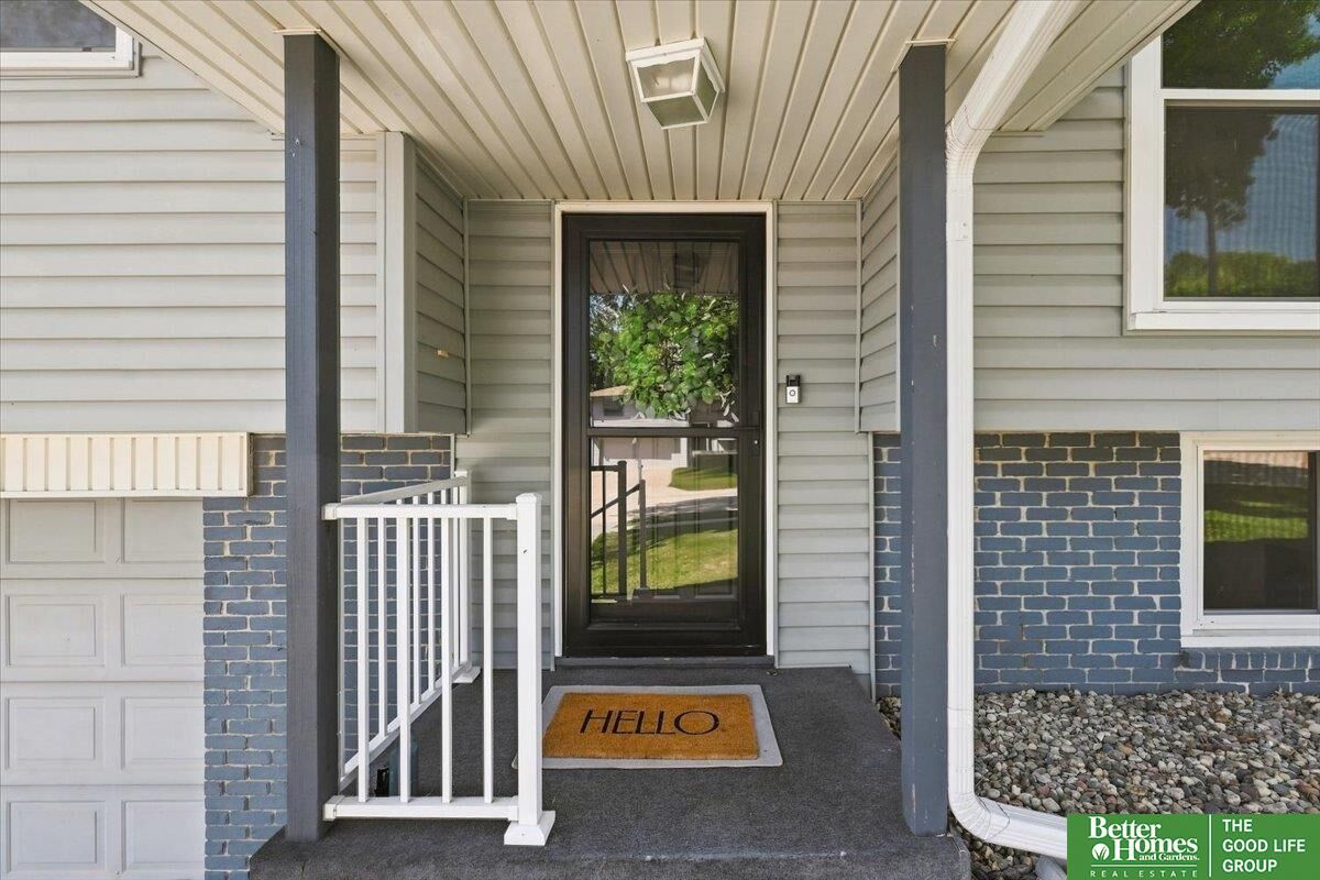 Property Photo: 2724 N 125th Circle NE 68164