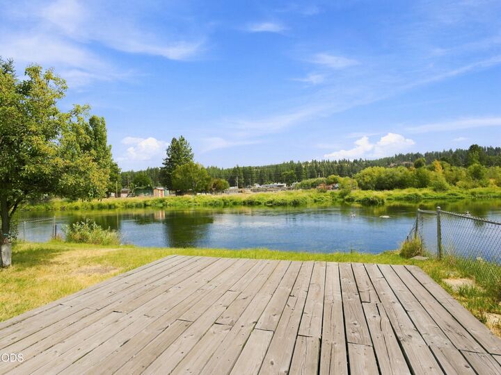 Property Photo: 211 S Wasco Avenue OR 97624