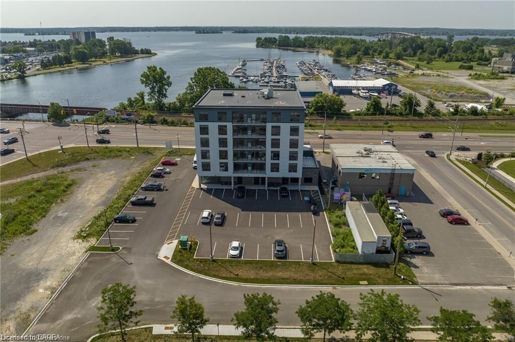 Property Photo:  2 Dundas Street W 305  ON K8P 1A1 