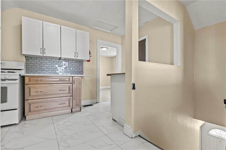Property Photo:  1 West Street N Upper  ON L2V 2R8 