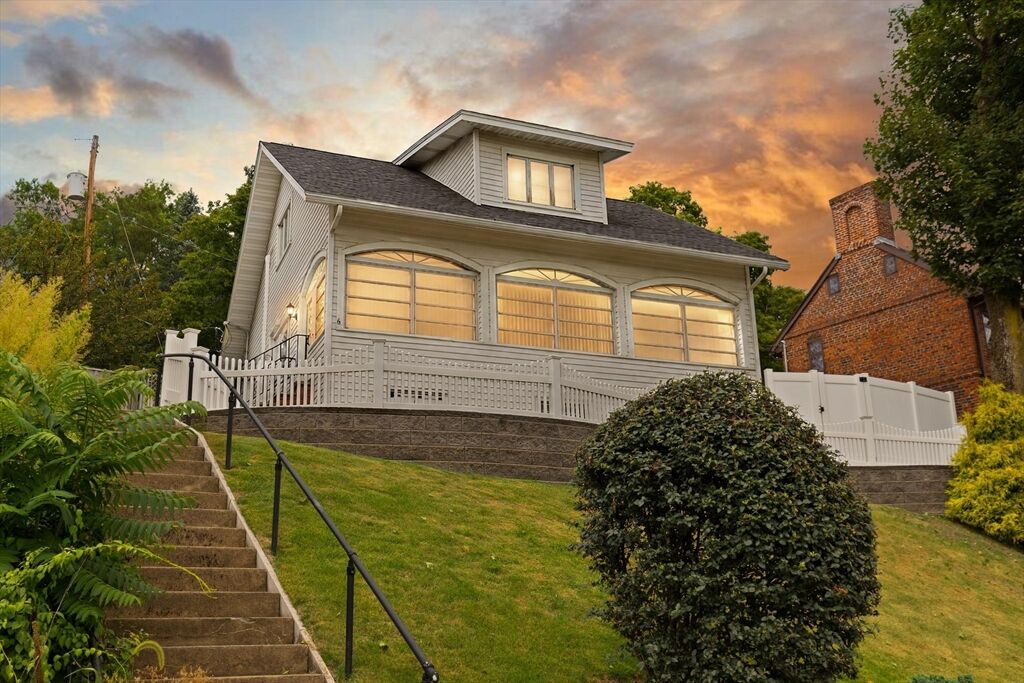 Property Photo:  6 Groveland St  MA 01830 