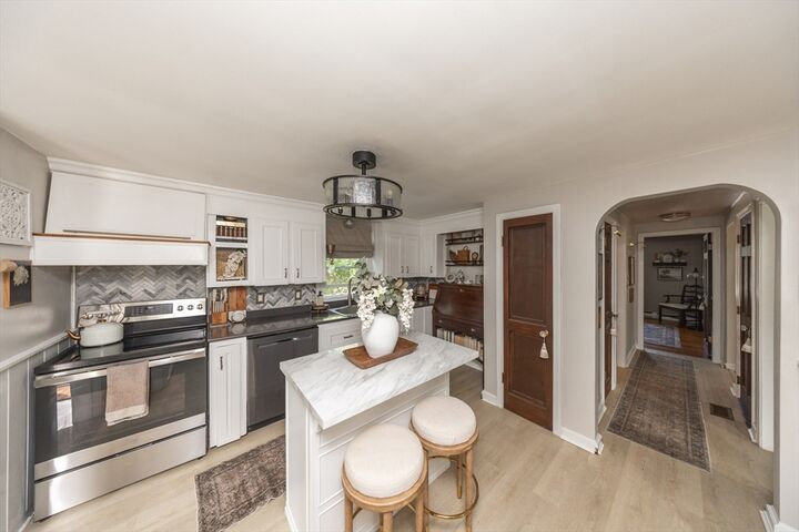Property Photo:  29 Warren Ave  MA 01524 