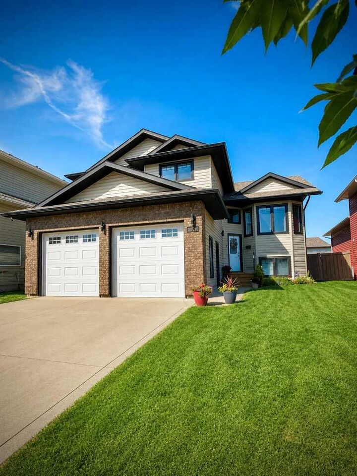 Property Photo:  8606 70 Avenue  AB T8X 0C8 