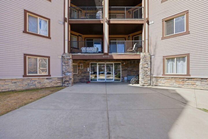 60 Panatella Street NW 4102 — photo 1
