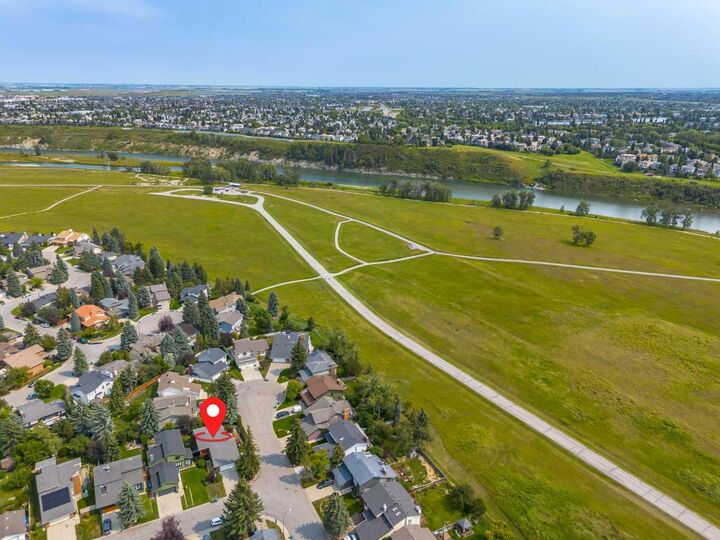 Property Photo:  2604 Deer Side Drive SE  AB T2J 6A3 