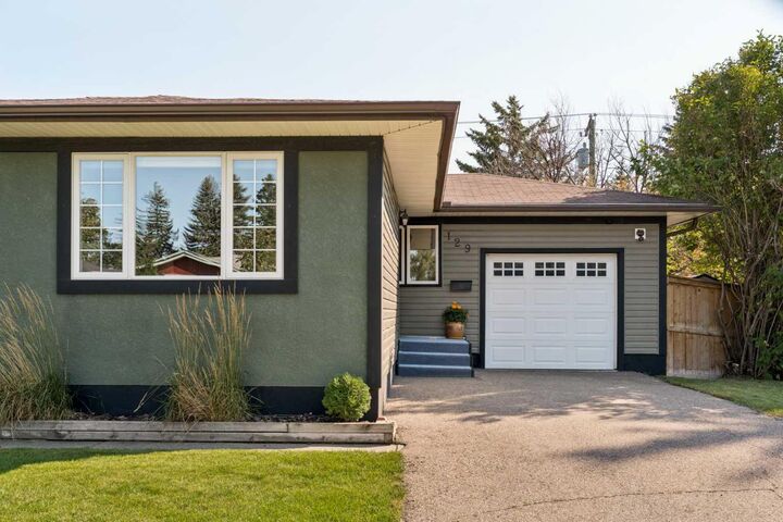 Property Photo:  129 Springwood Drive SW  AB T2W 0K8 