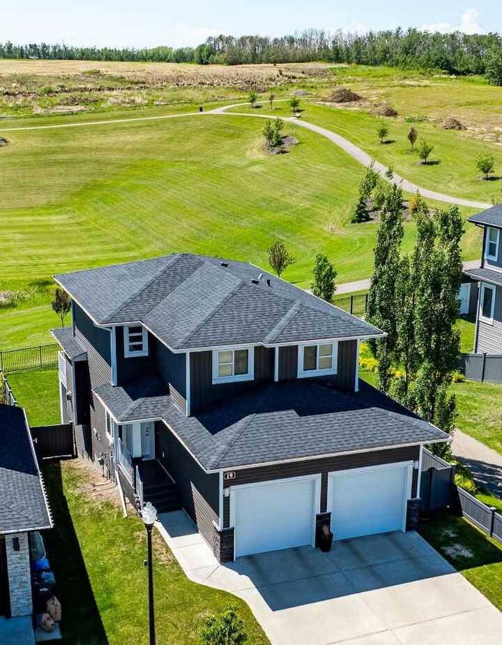 Property Photo: 19 Vanveller Way AB T4S 0M4
