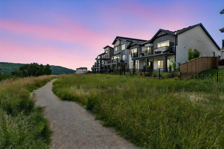 Property Photo: 13 Sunvalley View AB T4C 0X8