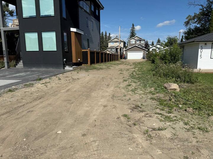 Property Photo: 5017 42 Street AB T4S 1B9