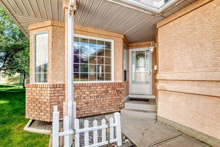 Property Photo: 236 Scenic Acres Terrace NW AB T3L 1K5
