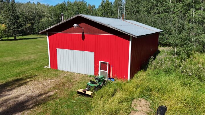 Property Photo:  76430 Range Road 175  AB T0G 1E0 