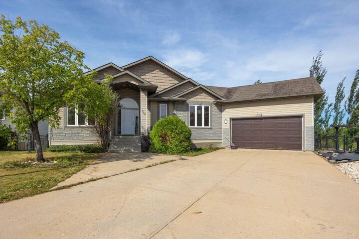 110 Lindstrom Bay — photo 1
