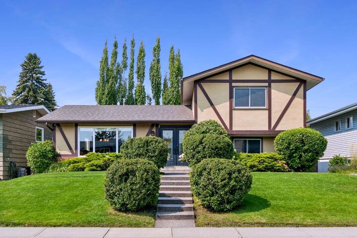10631 Mapleglen Crescent SE — photo 1
