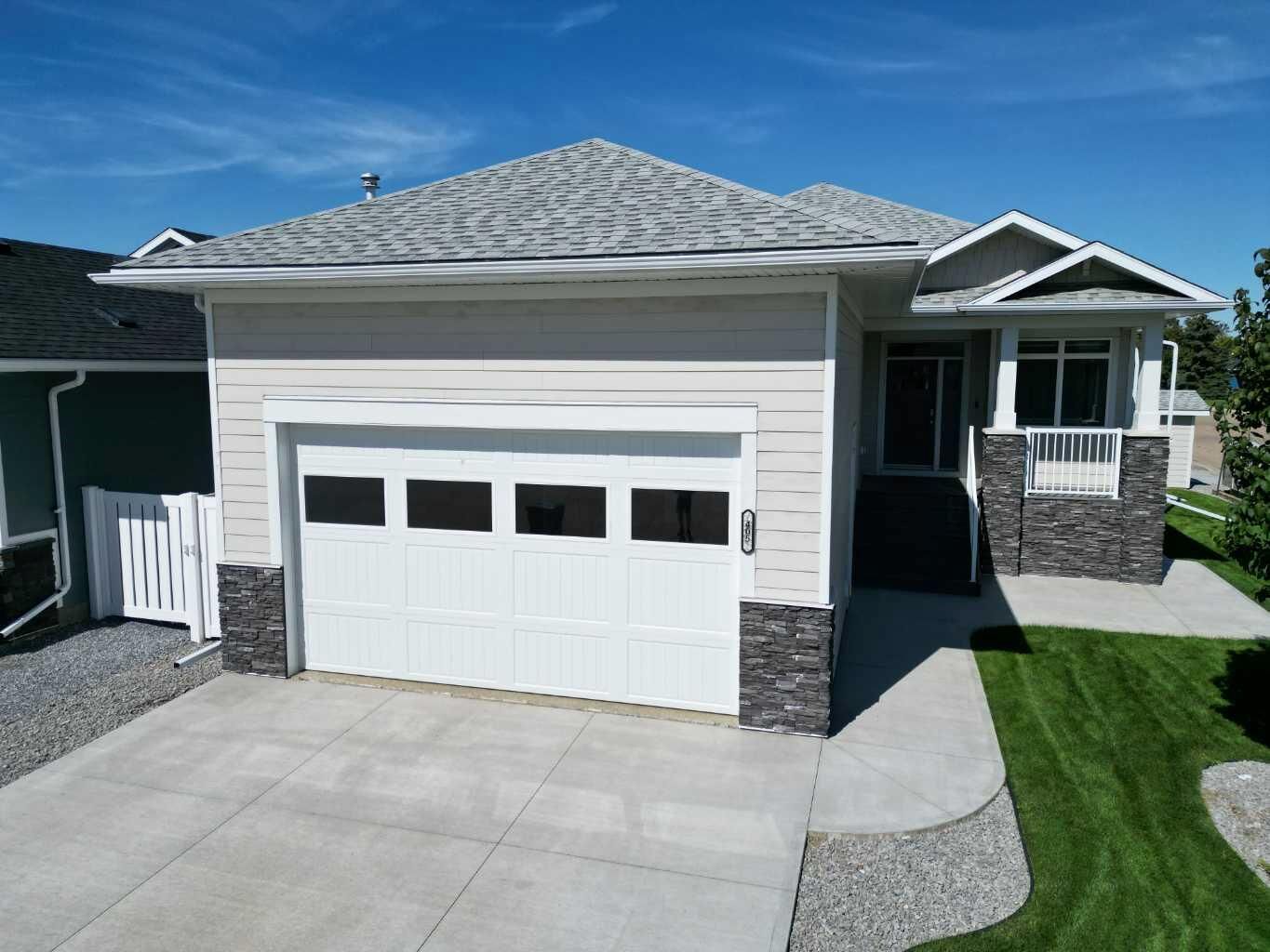 Property Photo:  405 14 Street E  AB T0J 0Y5 