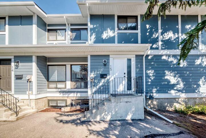 Property Photo: 2210 Oakmoor Drive SW 15 AB T2V 4R4