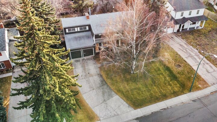 1223 Baldwin Crescent SW — photo 1