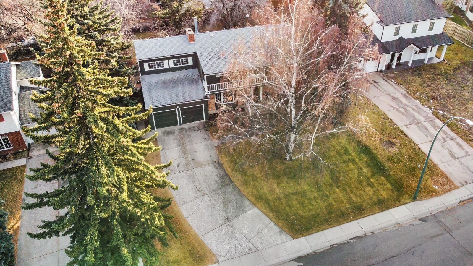 Property Photo: 1223 Baldwin Crescent SW AB T2V 2B6