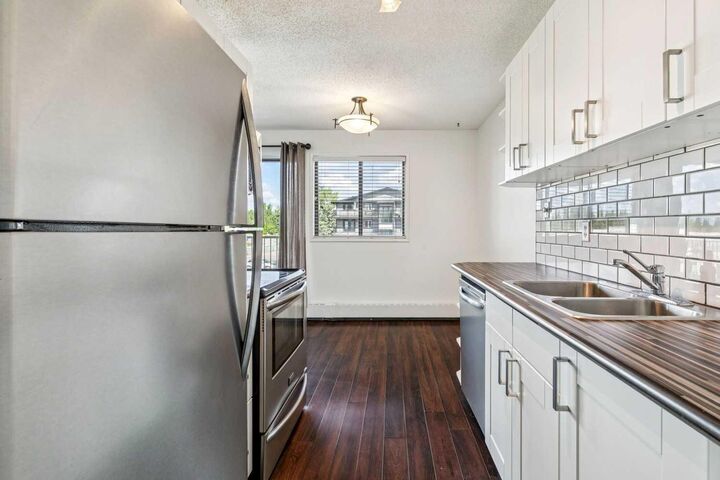 Property Photo: 3519 49 Street NW 70 AB T3A 2C7