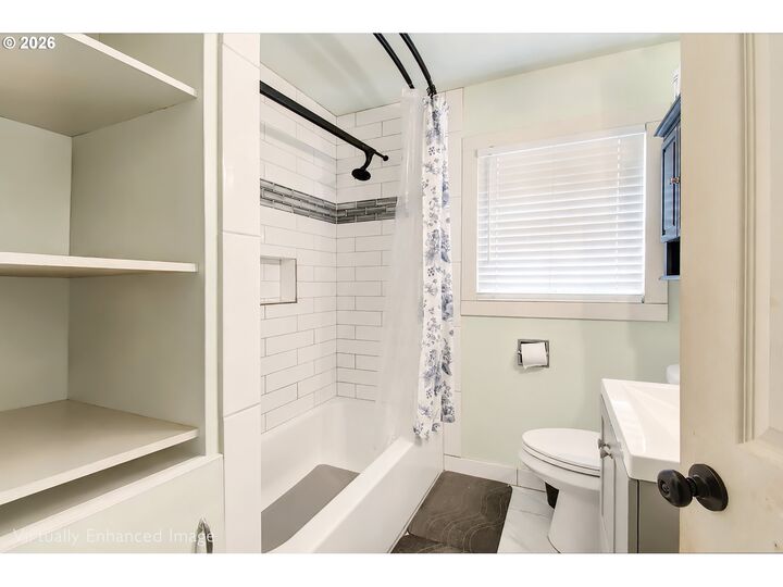 Property Photo: 16245 SE Market St OR 97233