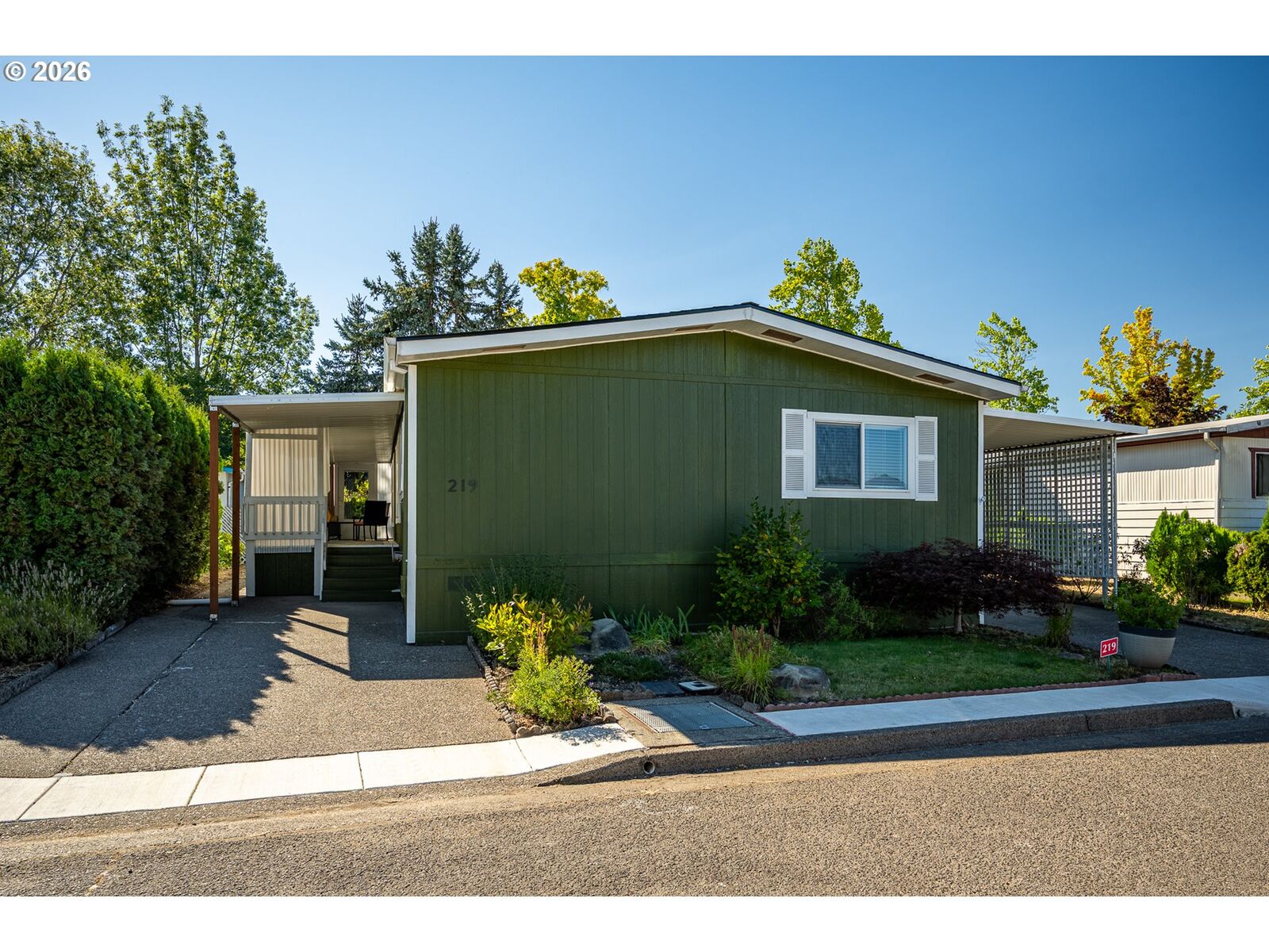 Property Photo: 1199 N Terry St 219 OR 97402