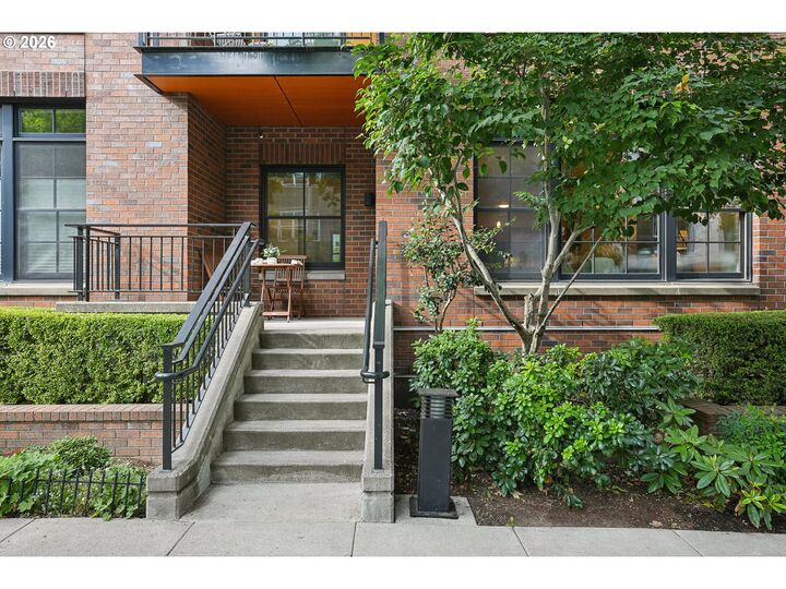 Property Photo: 2335 NW Raleigh St 105 OR 97210