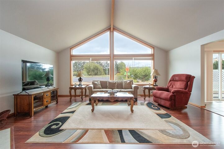 Property Photo: 10 Valley Farm Court WA 98382