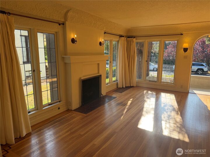 Property Photo:  2014  41st Avenue E  WA 98112 
