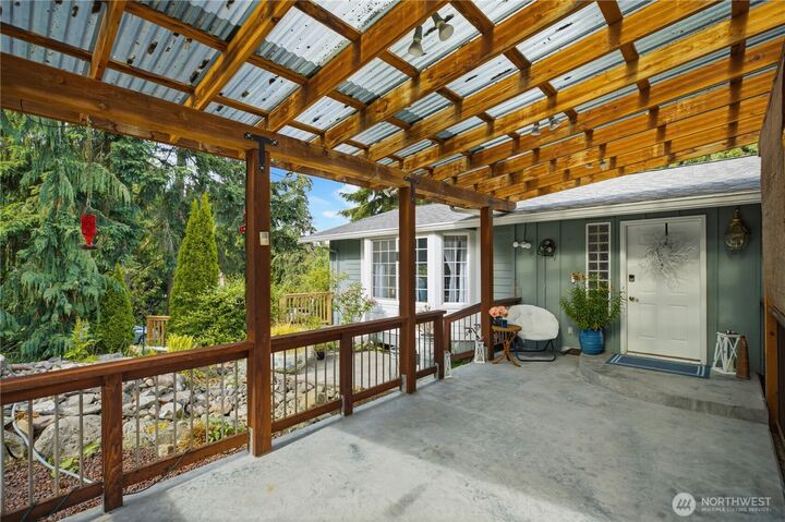 Property Photo:  415  118th Avenue E  WA 98372 