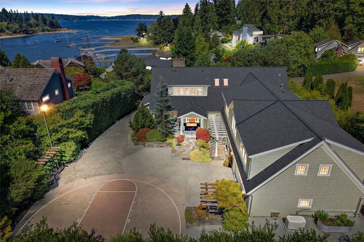 Property Photo:  9223  Allens Cove Lane NE  WA 98110 