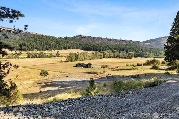 Property Photo: 1080 Ranch Road WA 98922