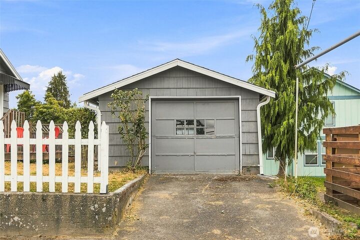 Property Photo: 1912 7th Street WA 98337