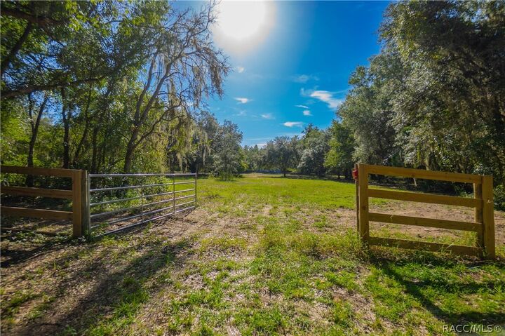 Property Photo:  8929 E Floral Park Drive  FL 34436 