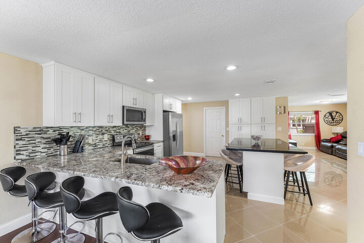Property Photo: 4025 NW 105th Avenue FL 33065