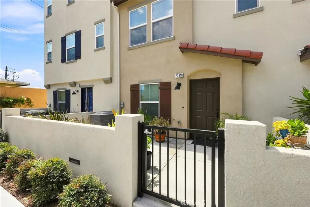 Property Photo:  22318 Lily Ct  CA 90502 