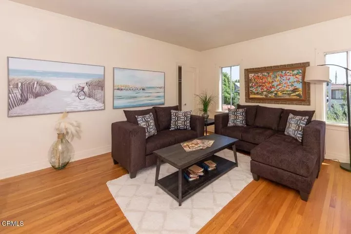 Property Photo:  833 N Ridgewood Place  CA 90038 