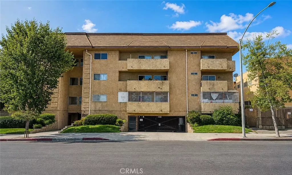 Property Photo:  200 S Reno 102  CA 90057 