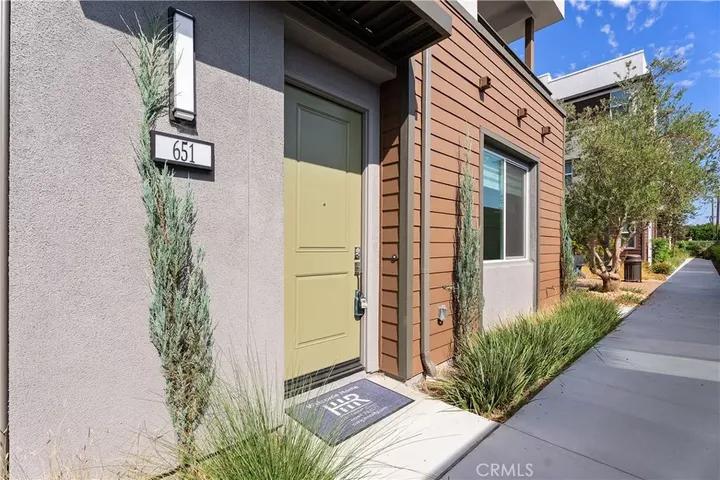 Property Photo:  651 S Lyon Street  CA 92701 