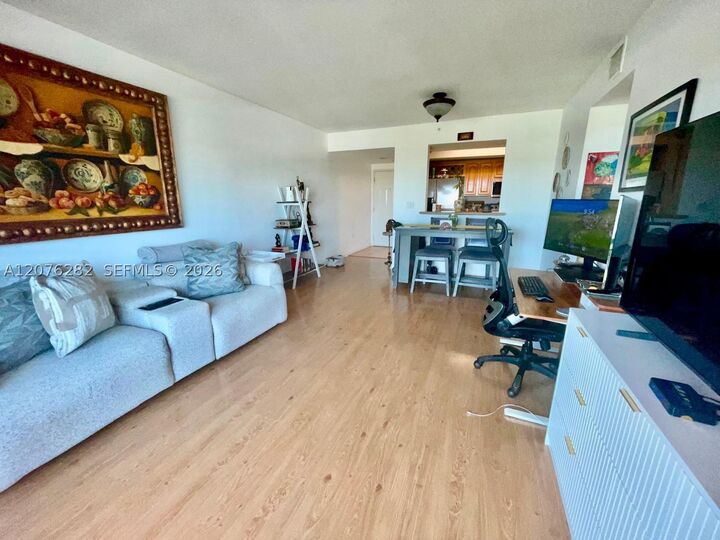 Property Photo:  